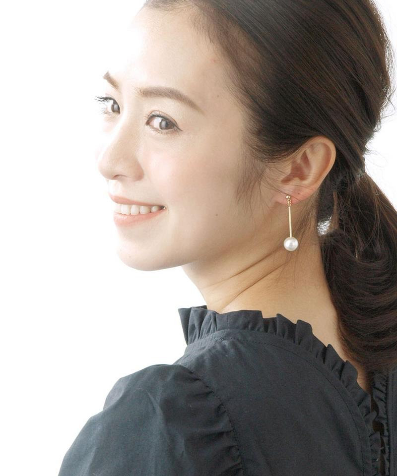 ◆SALE◆一粒パールスティックピアス シンプル ゴールド シルバー ホワイト 揺れ 細め エレガント ワンポイント 結婚式 二次会 チタンポスト P1704 レディース 大人っぽい かわいい 揺れる【mbgt】母の日