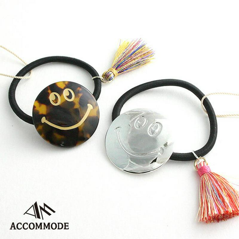 【Accommode アコモデ】ハンサムスマイルヘアゴム タッセル ブラウン シルバー 大人可愛い ワンポイント アクセント ポ
