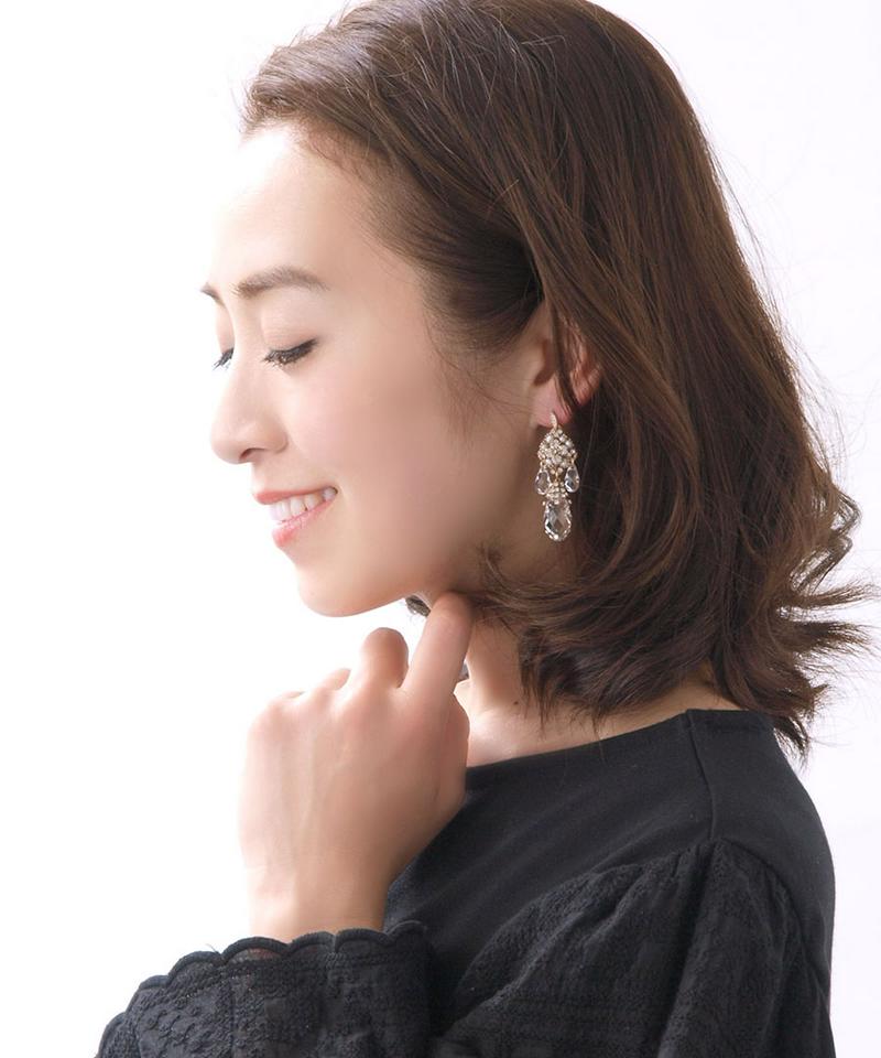 ◆在庫処分PRICE◆トリプルティアドロップスワロフスキービジューピアス キュービックジルコニア 揺れ 華やか しずく型 エレガ