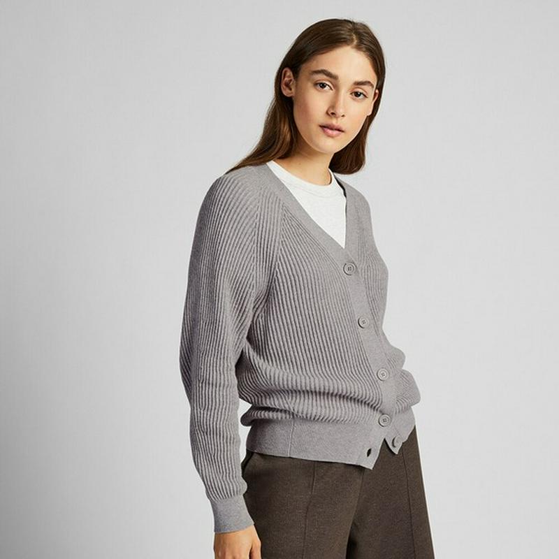 UNIQLO(ユニクロ)の「コットンカシミヤリブリラックスVネック