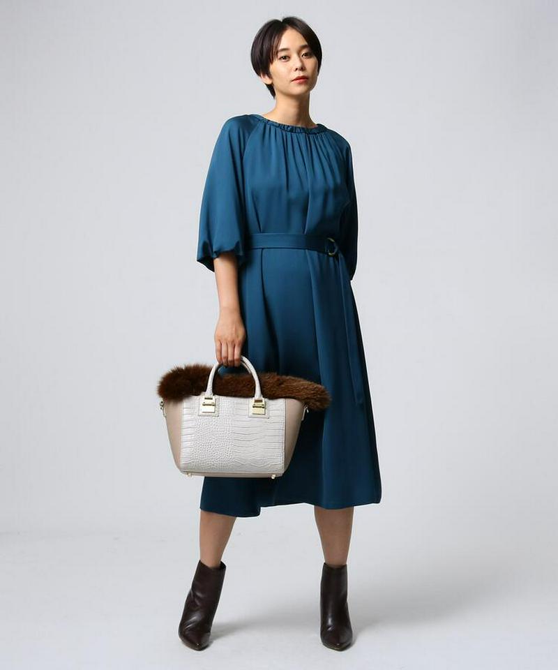 ギャザーネックベルテッドワンピース