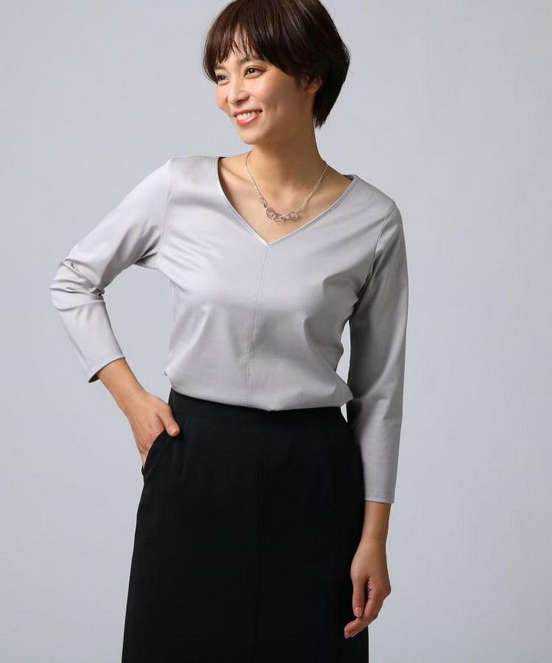 【洗える】サテンVネックスムースカットソー