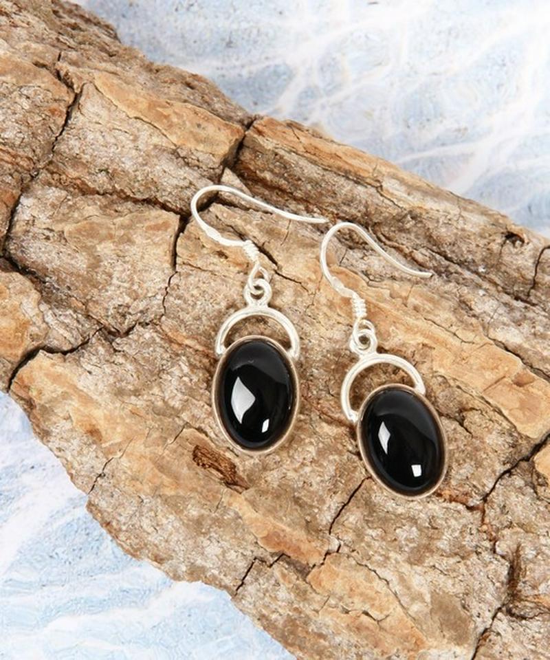 【フランス買付】オニキス 1アーチピアス