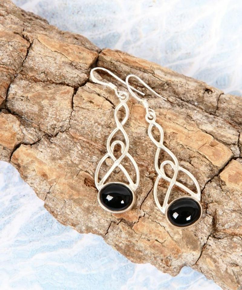 【フランス買付】オニキス ロングラインピアス