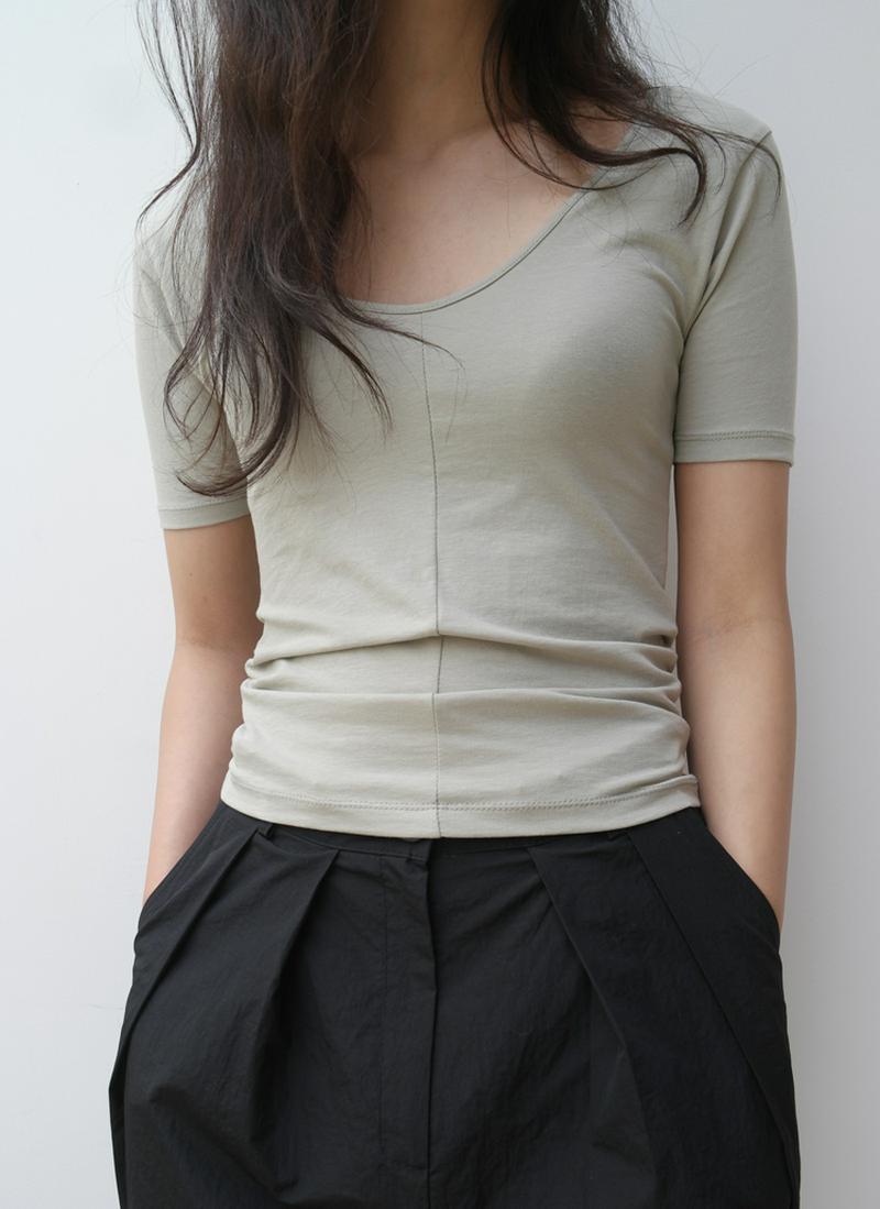 深ネックスリムTシャツ