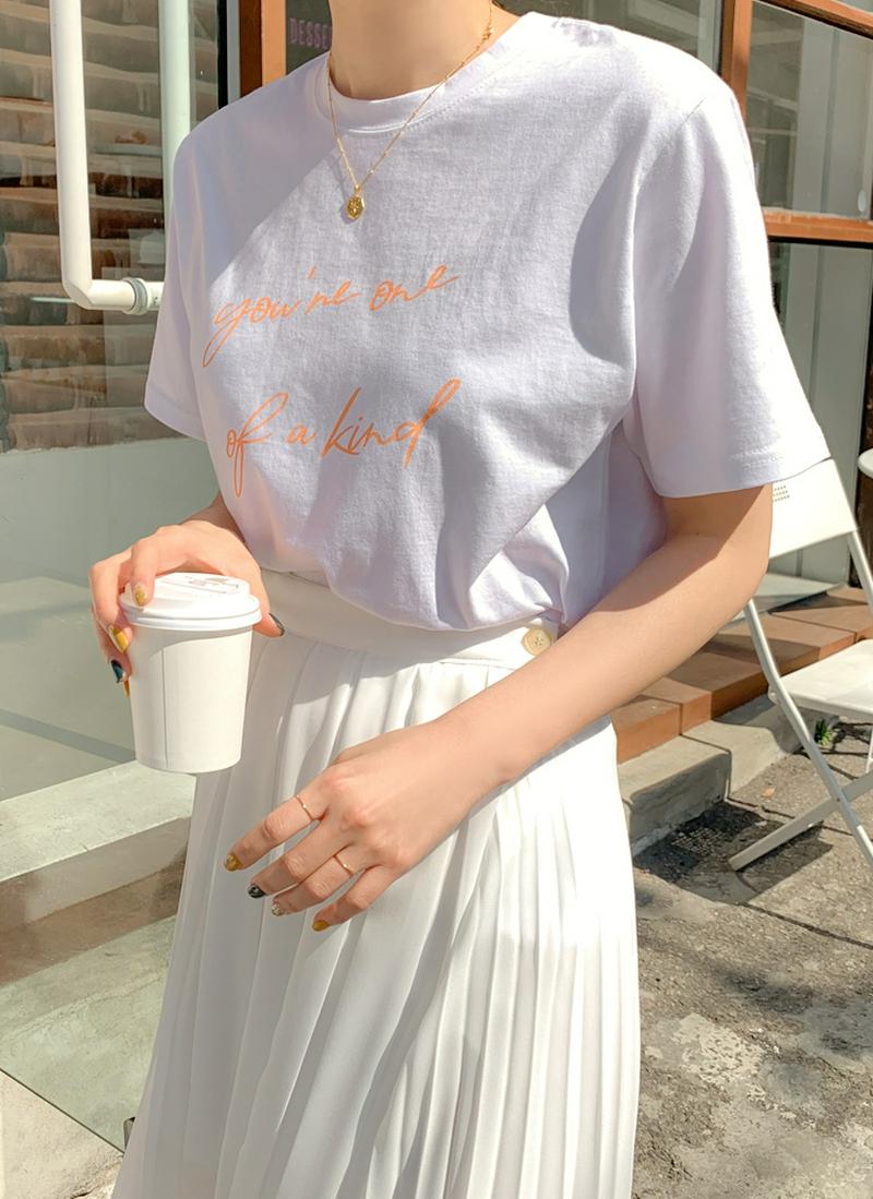 ラウンドネックレタリングコットンTシャツ