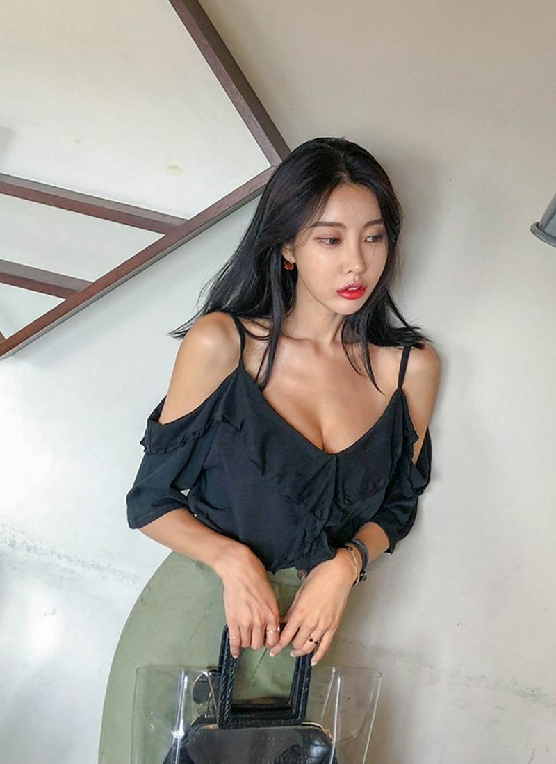 ストラップオフショルTシャツ