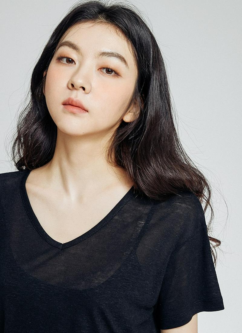 Vネックリネン混Tシャツ