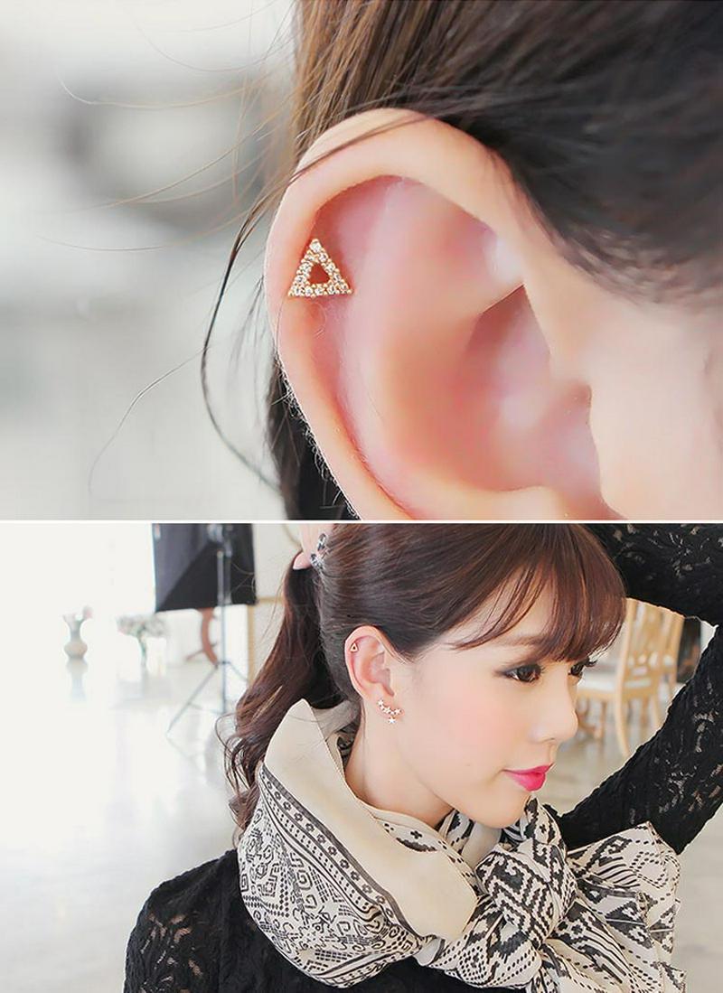 トライアングルキュービックピアス