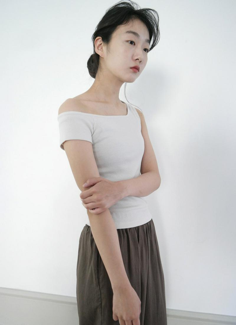 アシメショルダーリブTシャツ