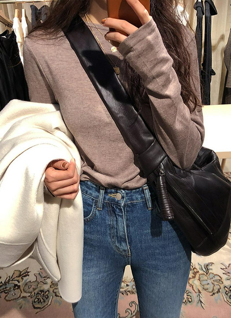 ラウンドネックデイリー長袖Tシャツ