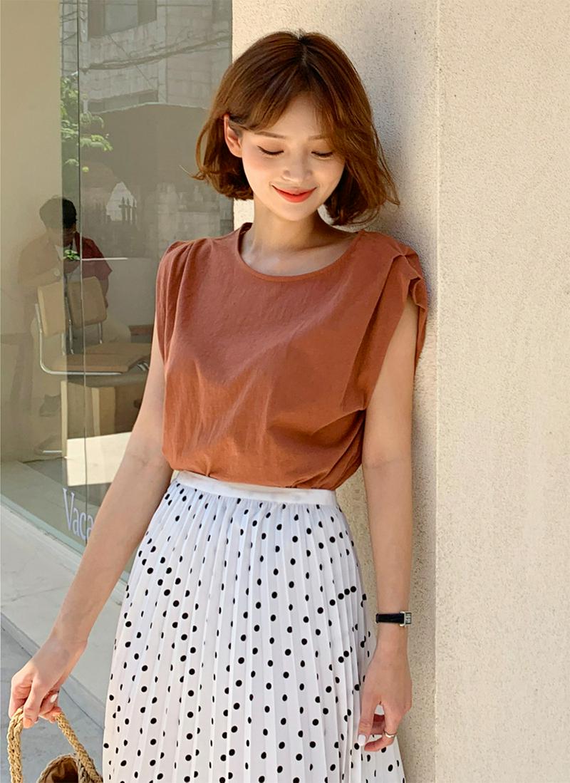 タックラウンドTシャツ・全4色・b53747 レディース【tops】 トップス Tシャツ ラウンドネック キャップスリーブ フレンチスリーブ タック 綿 コットン 無地 カジュアル フェミニン かわいい ユニーク 夏209