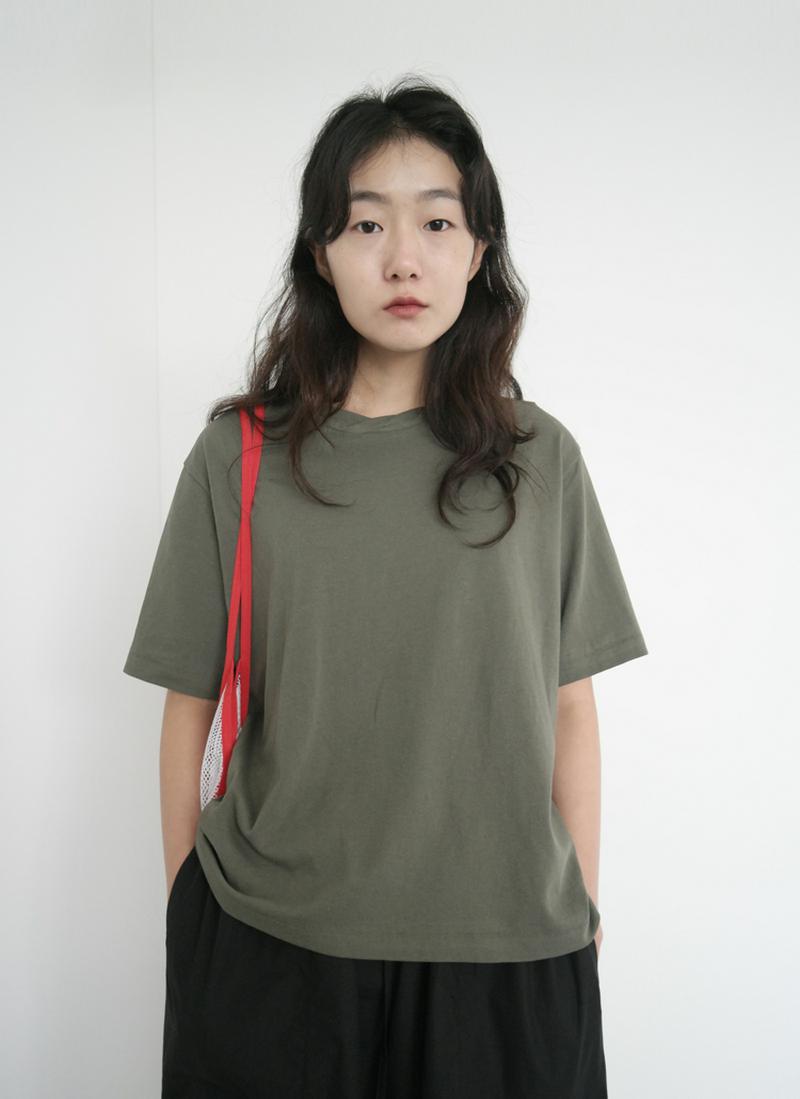 ツイストネックディテールTシャツ