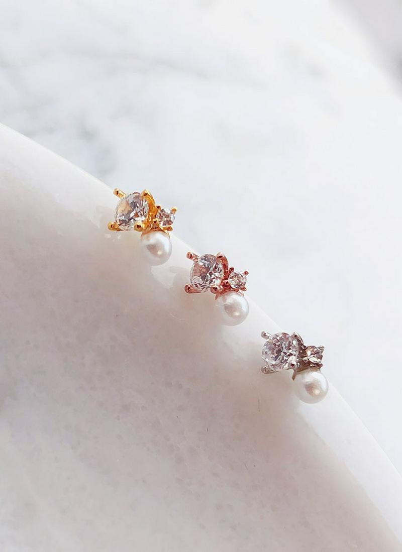 パールキュービックピアス
