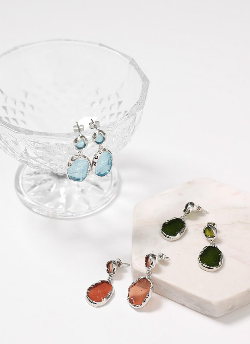 アクリルカラーモチーフドロップピアス