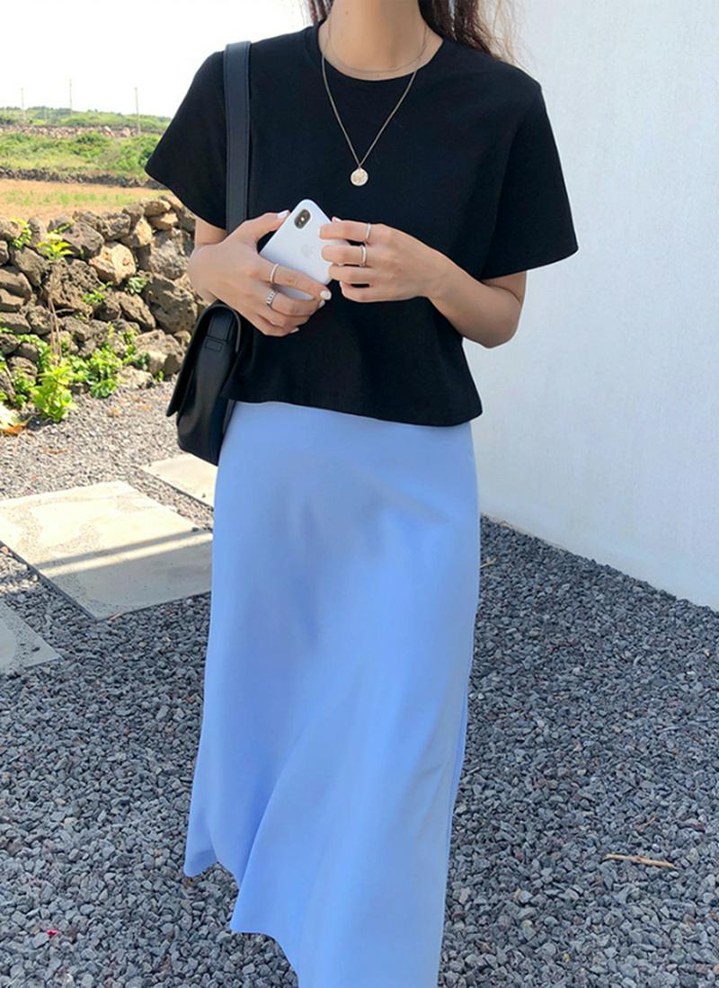 ラウンドネッククロップド綿Tシャツ