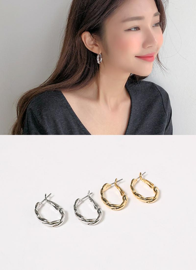 ツイストフープピアス