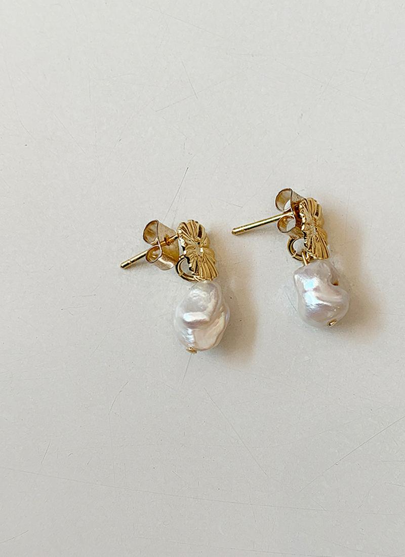 パールポイントピアス