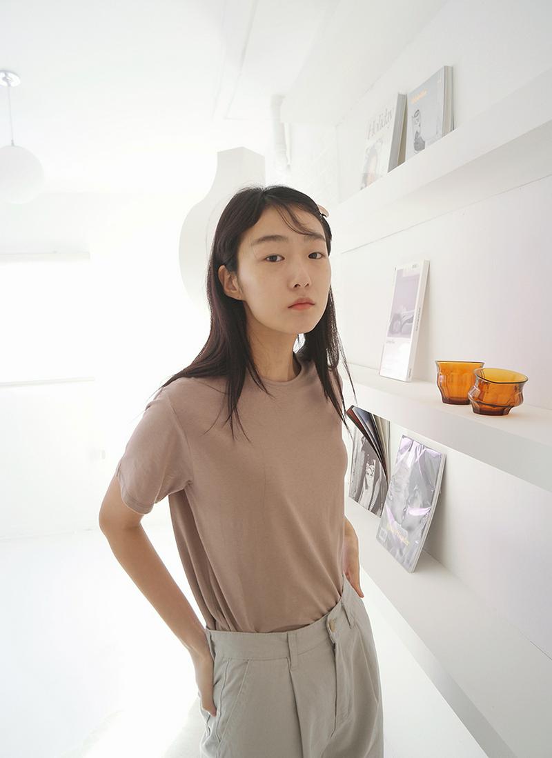 ショートスリーブラウンドネックTシャツ