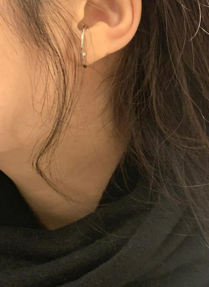 ハーフフープピアス