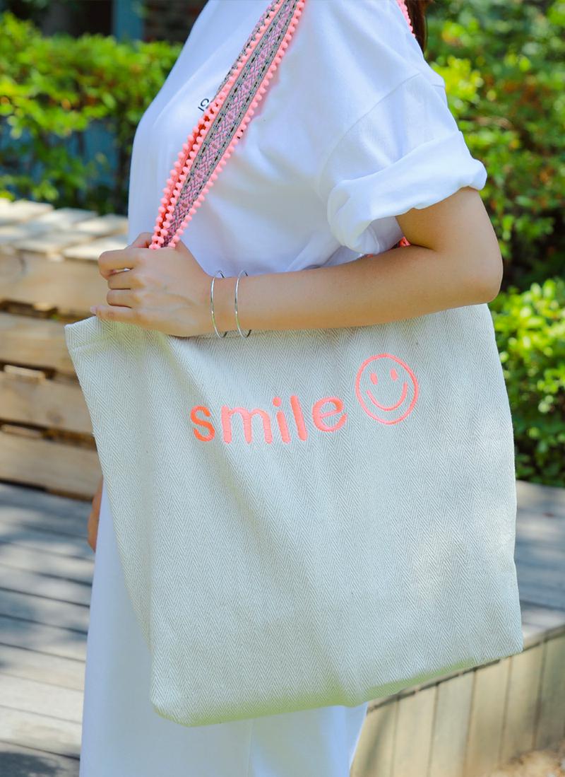 smile刺繍トートバック