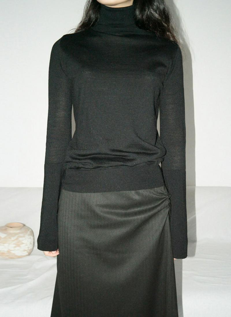 タートルネックニットプルオーバー