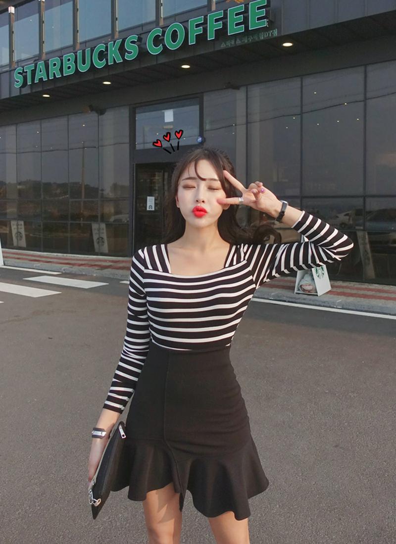 スクエアネックスリムボーダーTシャツ