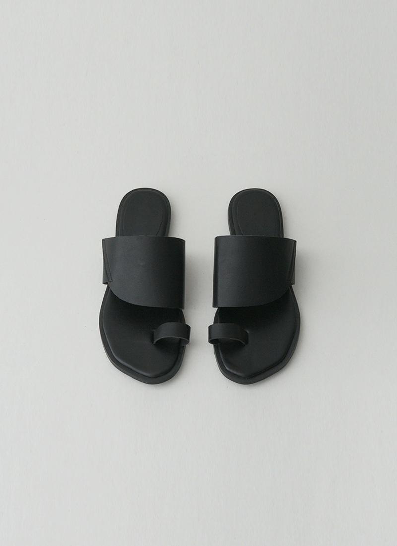 カットトゥトングサンダル