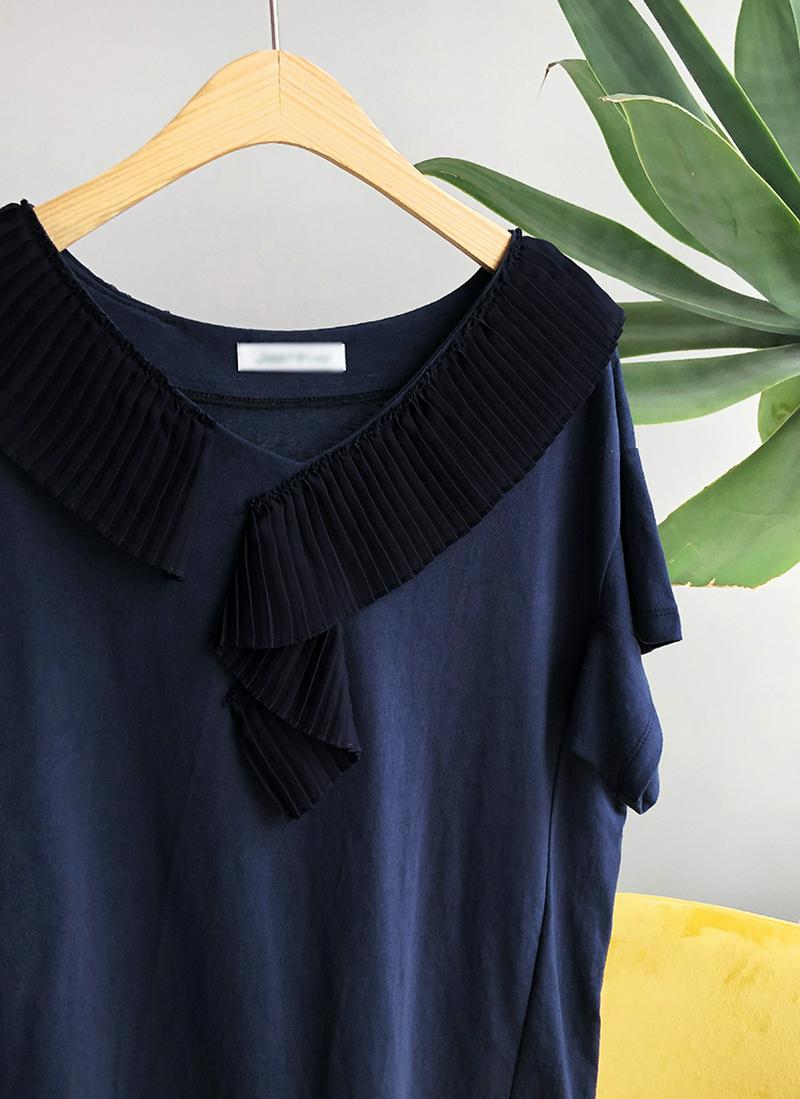 アシメプリーツネックTシャツ・全2色