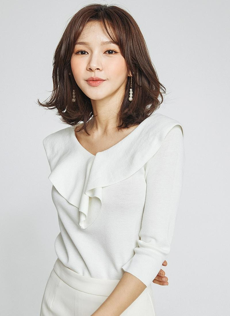 ラッフルカラー7分丈袖ニット