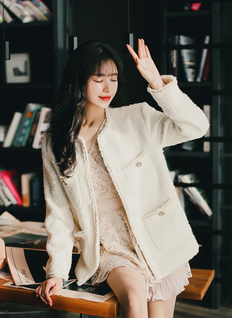 装飾ボタンツイードノーカラージャケット