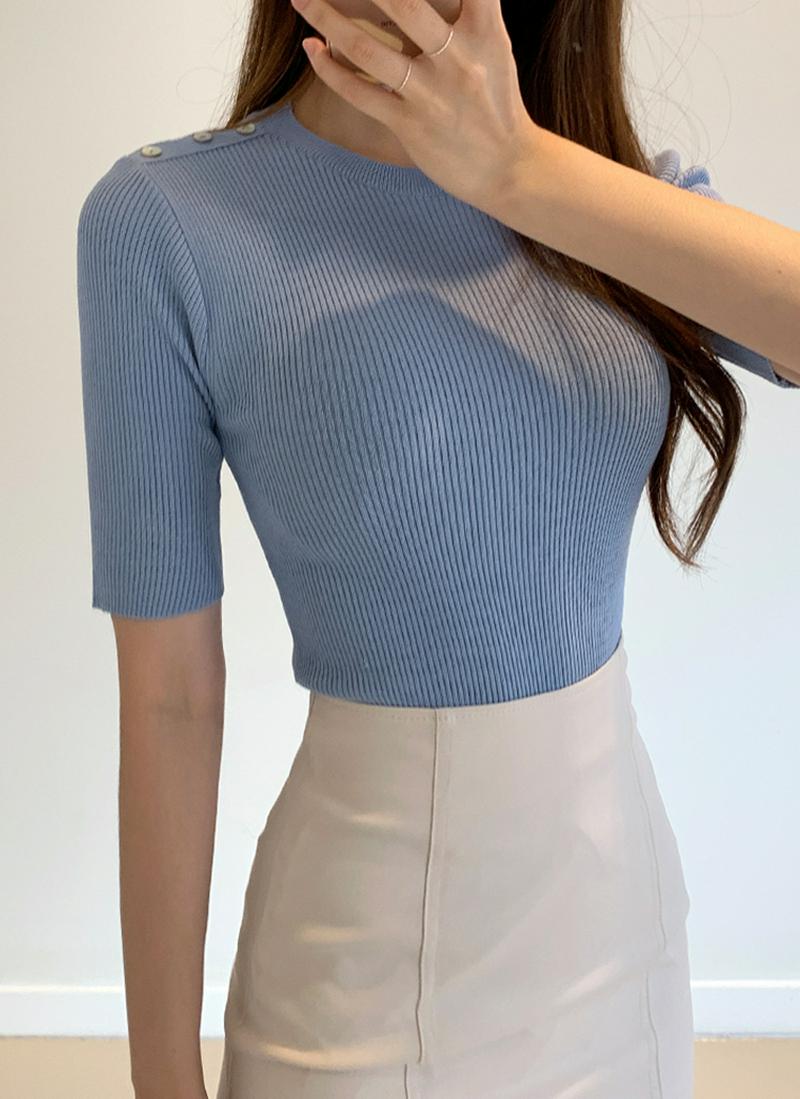 ボタンポイントスリムリブニット