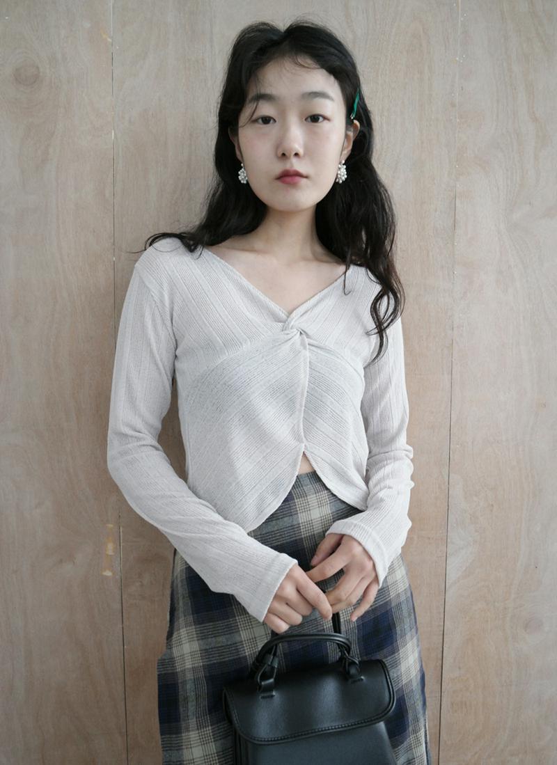 フロントツイストニット