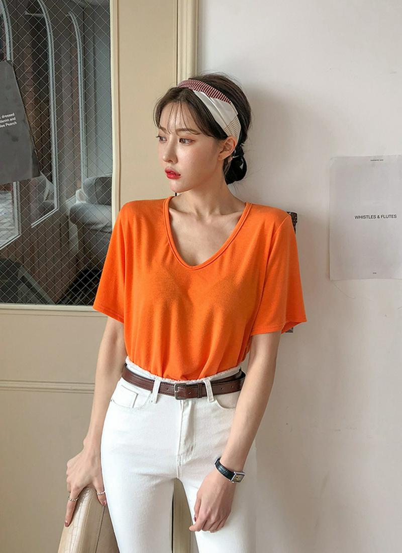 UネックTシャツ