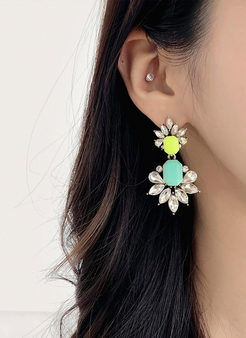 キュービックビジューピアス