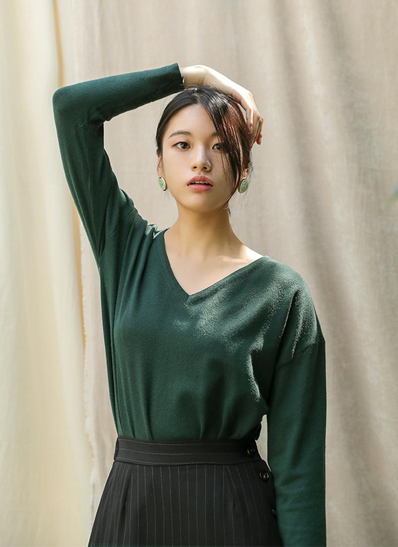 アンバランスヘムVネックニット