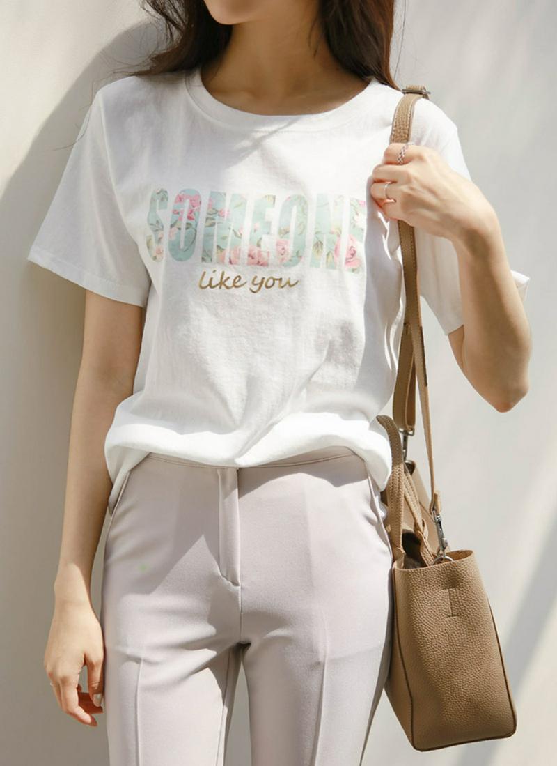 フラワーレタリング半袖Tシャツ