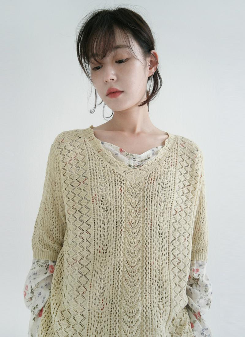 Vネックパンチングニット