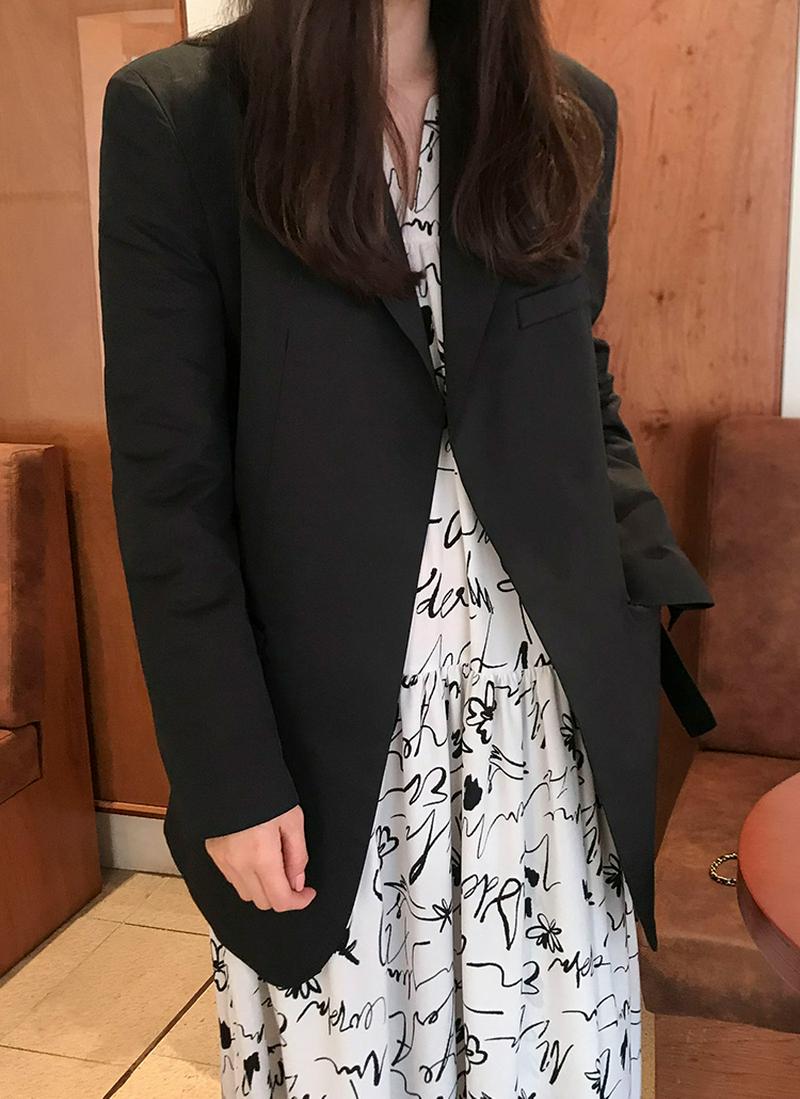 ボタンストラップ付ジャケット