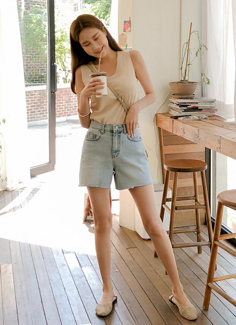 Vネックライトニットスリーブレス