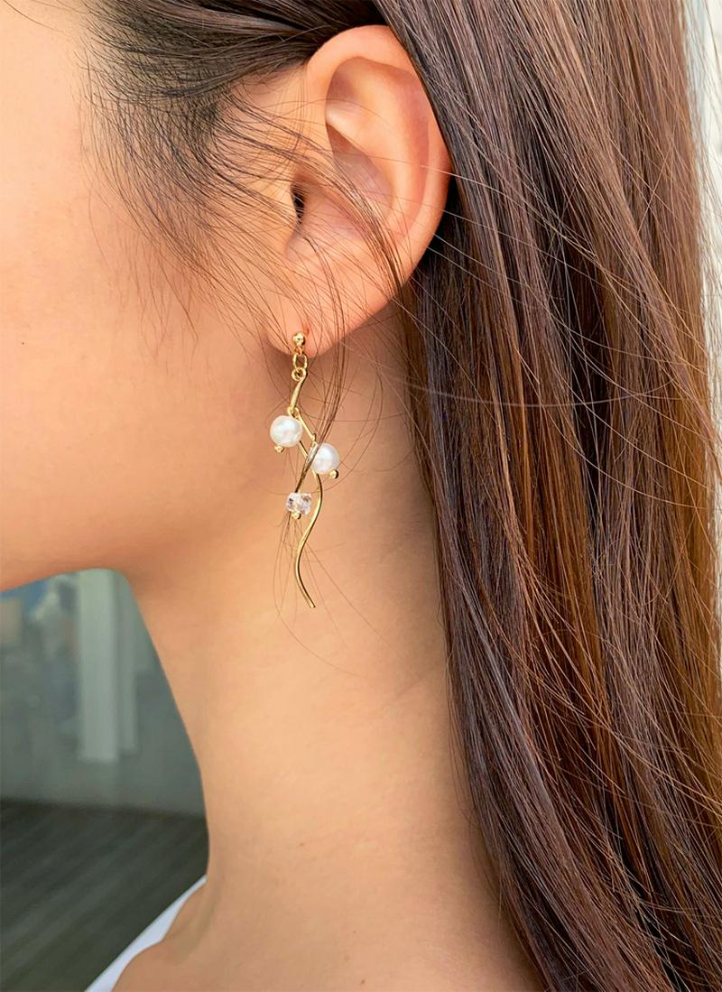 ウェーブバードロップピアス・全2色・d54432 レディース【acc】 韓国ファッション アクセサリー ジュエリー ピアス ドロップピアス ウェーブ フェイクパール ゴールド カジュアル 上品 フェミニン プレゼント ギフト