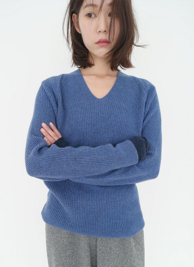 ウールカシミア混紡Vネックニット