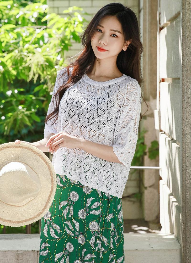 パンチングバックストラップニット