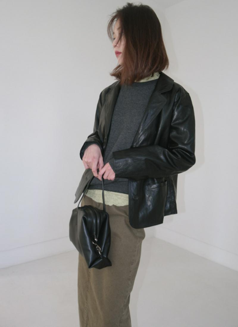 レザー調スリーボタンジャケット