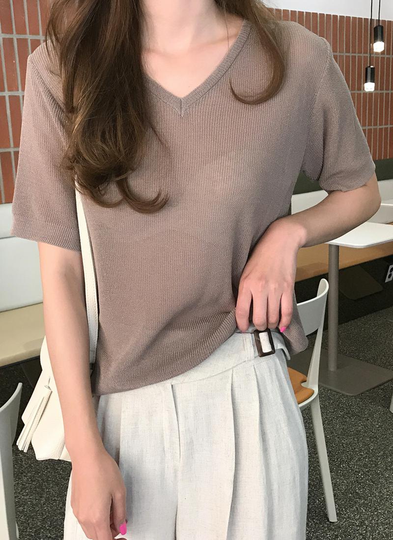 半袖シアーVネックニット