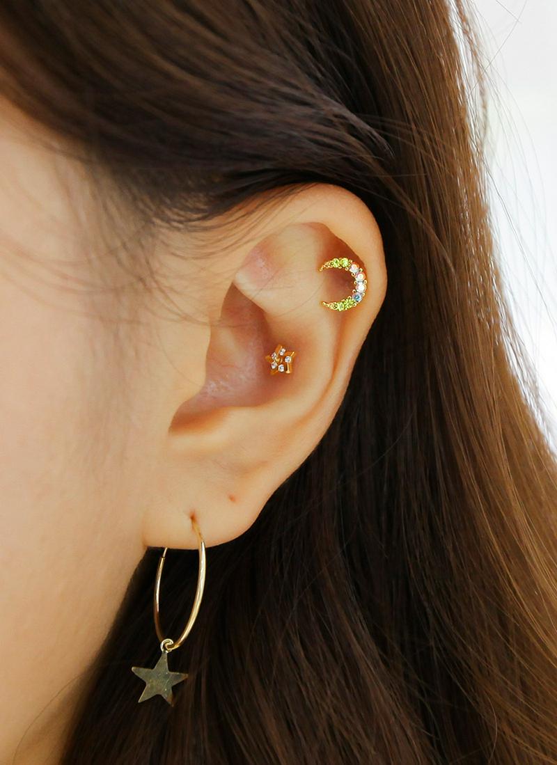 クレッセントムーンキュービックピアス