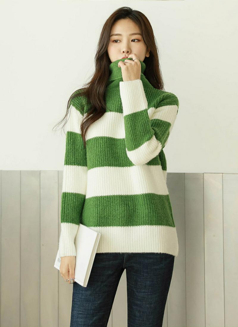 ボールドラインハイネックニット