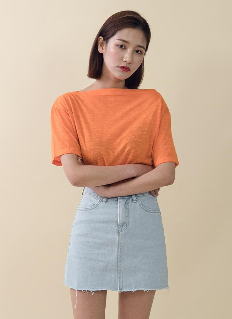 スラッシュドネックTシャツ