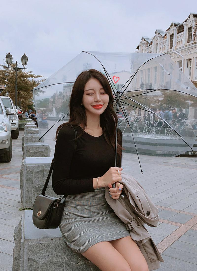 スリムリブラウンドネックTシャツ