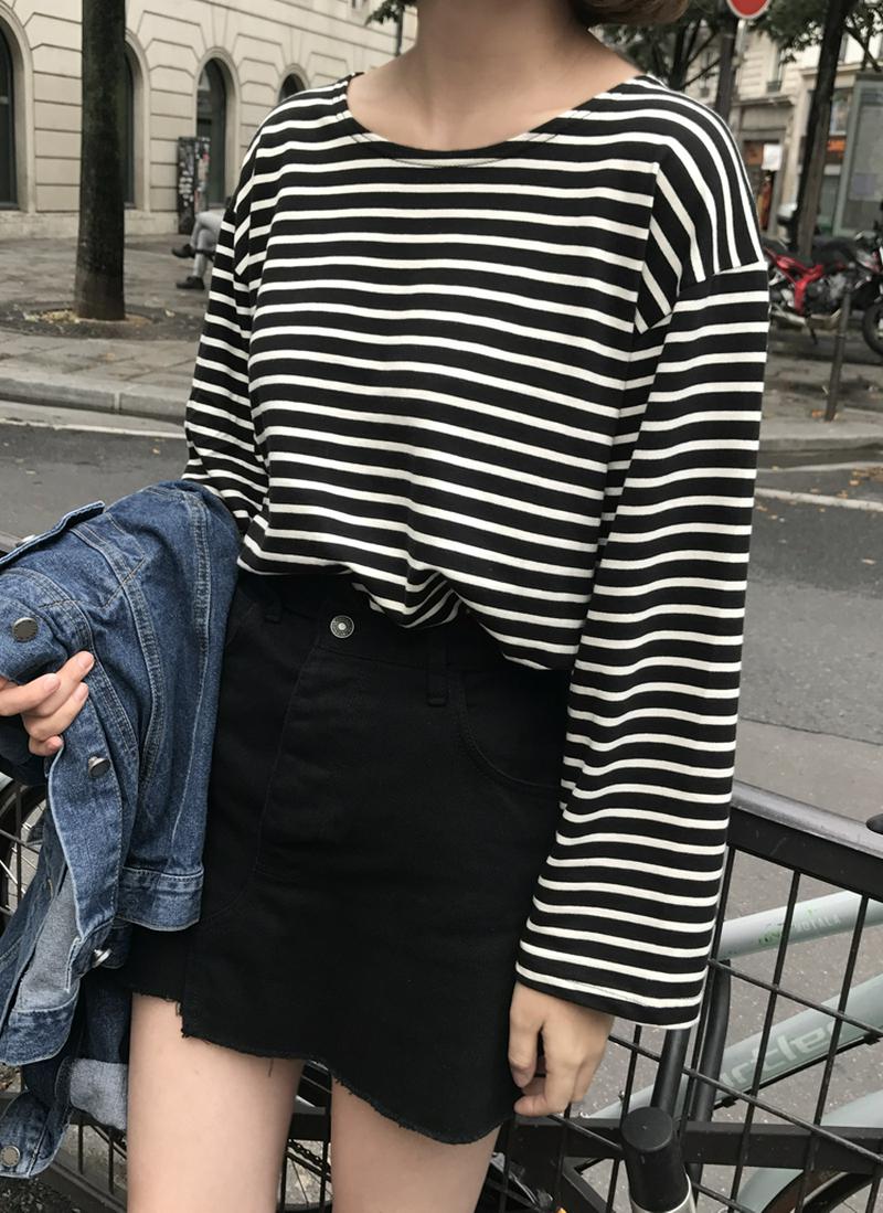 ラウンドネックモノボーダーTシャツ